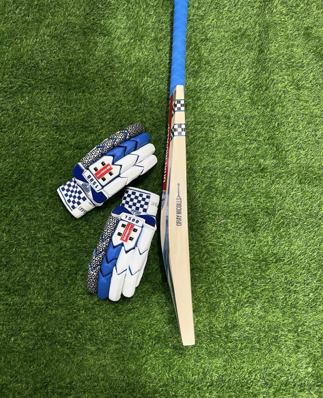 Grey Nicolls Tempesta Blue Bat With Gloves