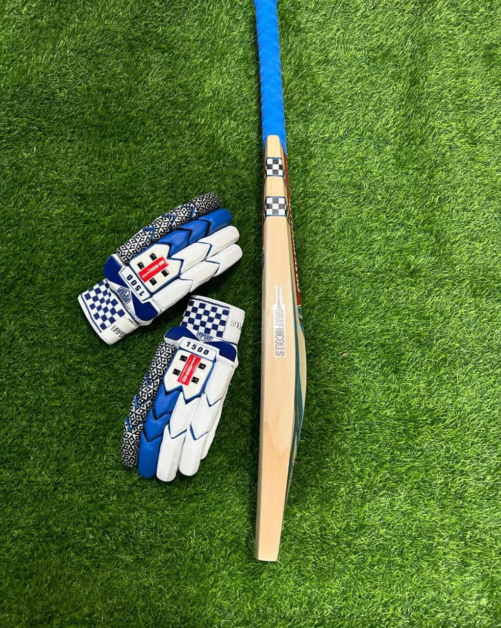 Grey Nicolls Tempesta Blue Bat With Gloves
